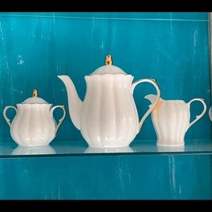 Brand New Graces Teaware White Scallop Set